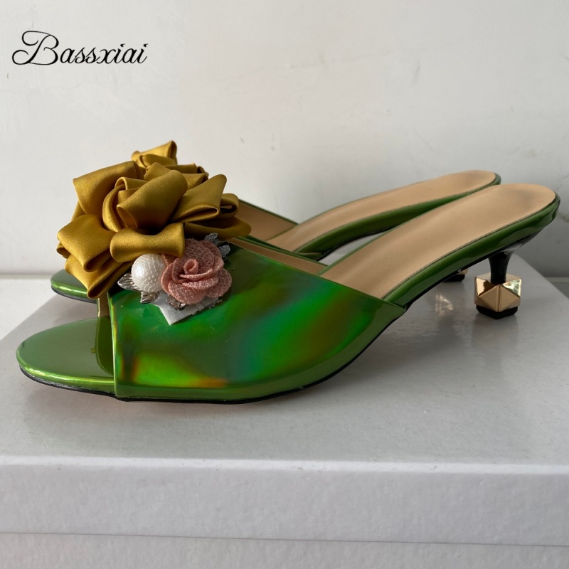 Kitten Heel Women - クリスタル装飾ハンドメイドフラワーサンダル レディース ユニークリベット キトゥンヒール パテントレザー スリングバック