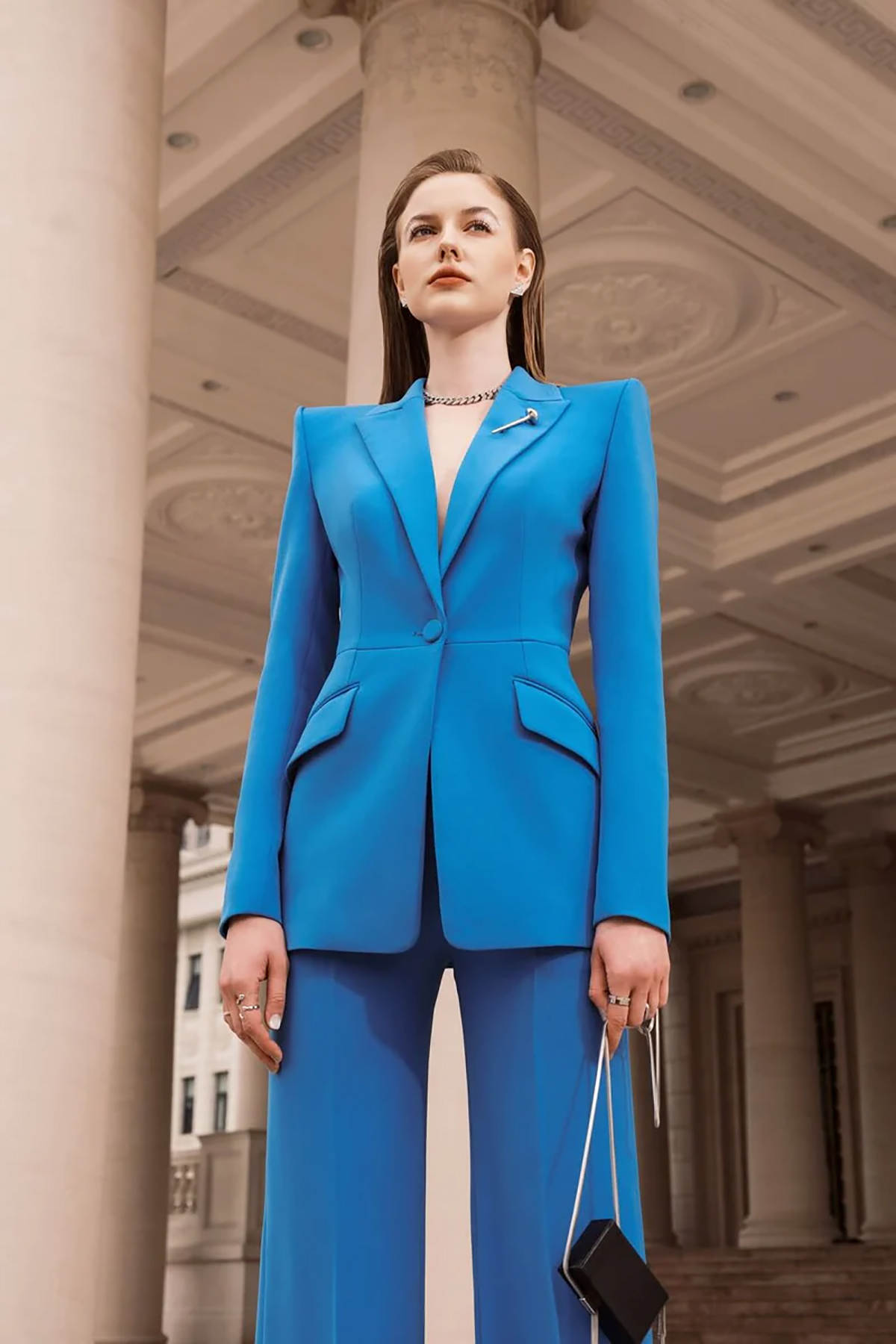 セクシーなオープンバック女性ブレザースーツファッションショー - Women Formal Wear For Graduation のレビューと価格