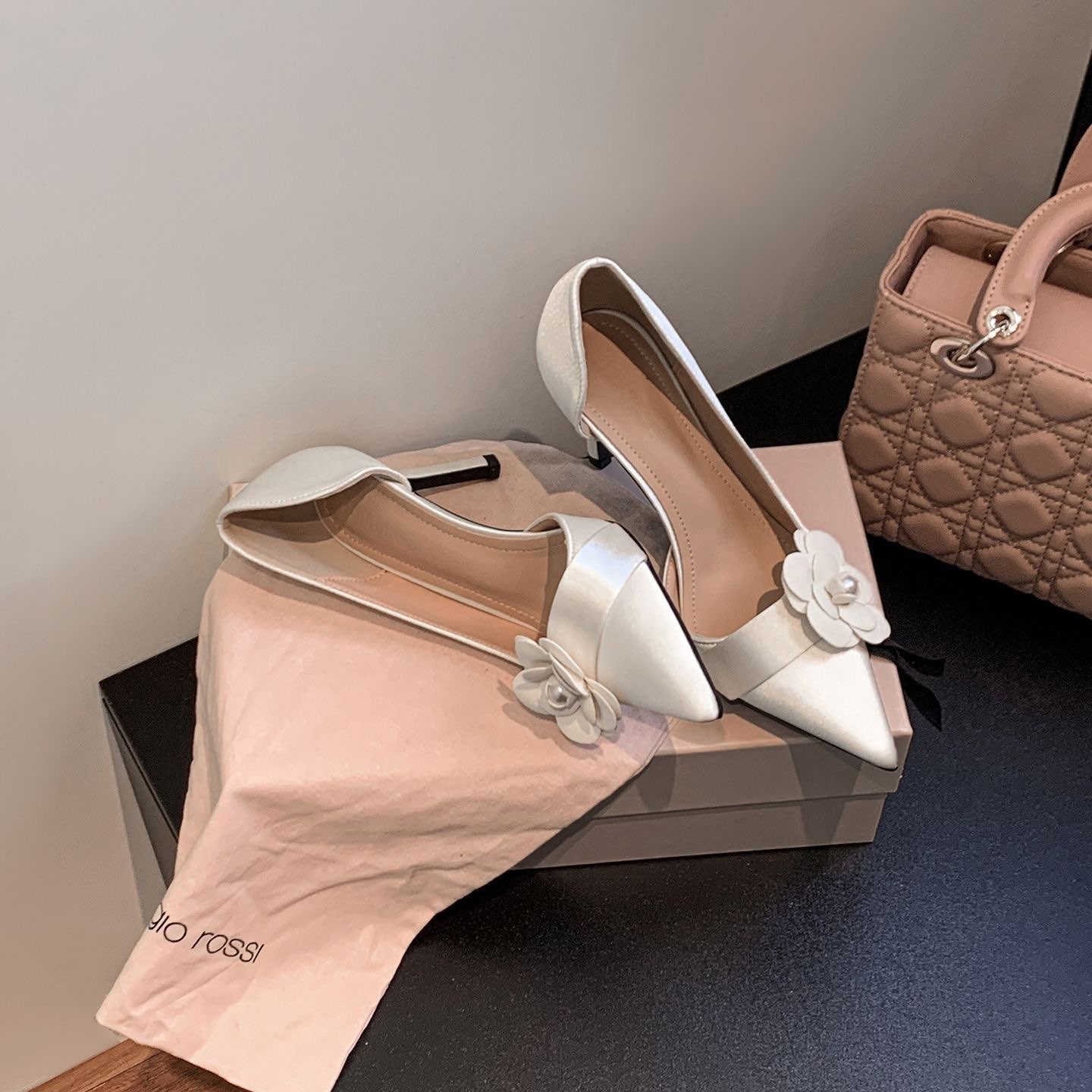 サテンポインテッドスティレットパンプス レディース 花柄パー - Formal Women Daily Wear Footwear のレビューと価格