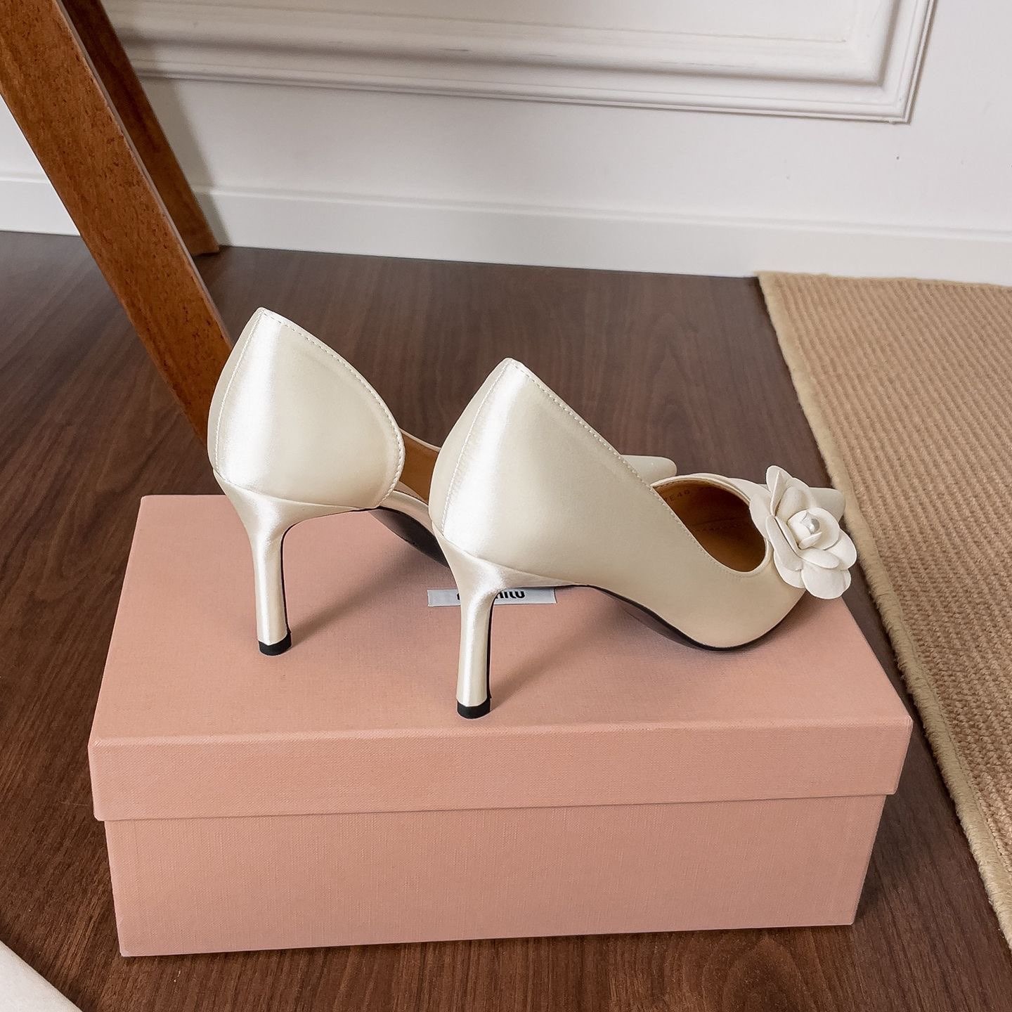 サテンポインテッドスティレットパンプス レディース 花柄パー - Formal Women Daily Wear Footwear のレビューと価格